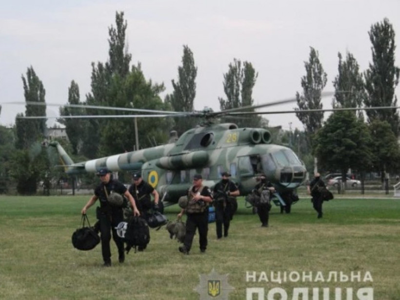 Ситуация в ОИК №50: в Покровск прибыл вертолет с спецотрядом полиции (ФОТО)