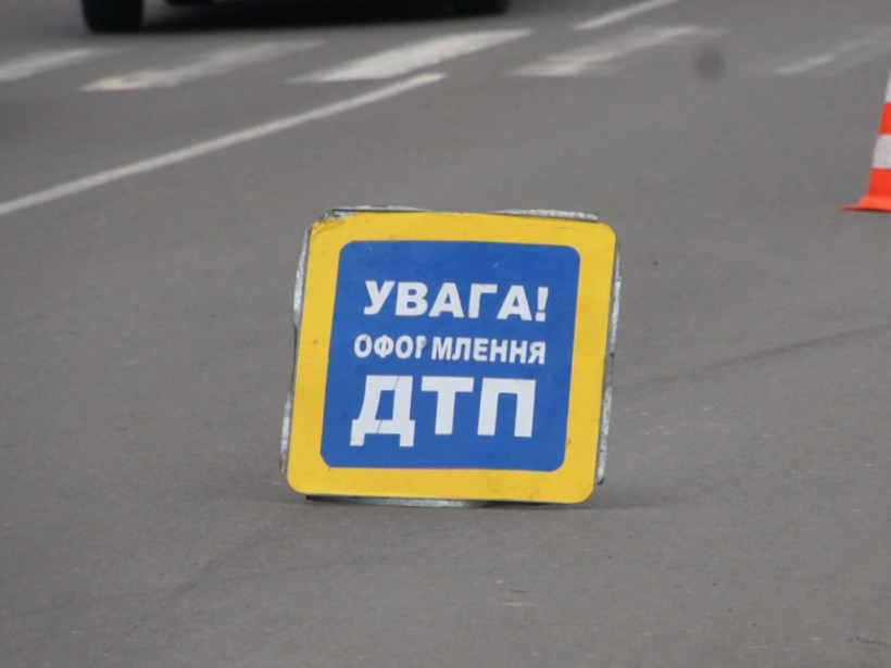 В Полтаве автомобиль сбил женщину с ребенком (ВИДЕО) В Полтаве автомобиль сбил женщину с ребенком (ВИДЕО)