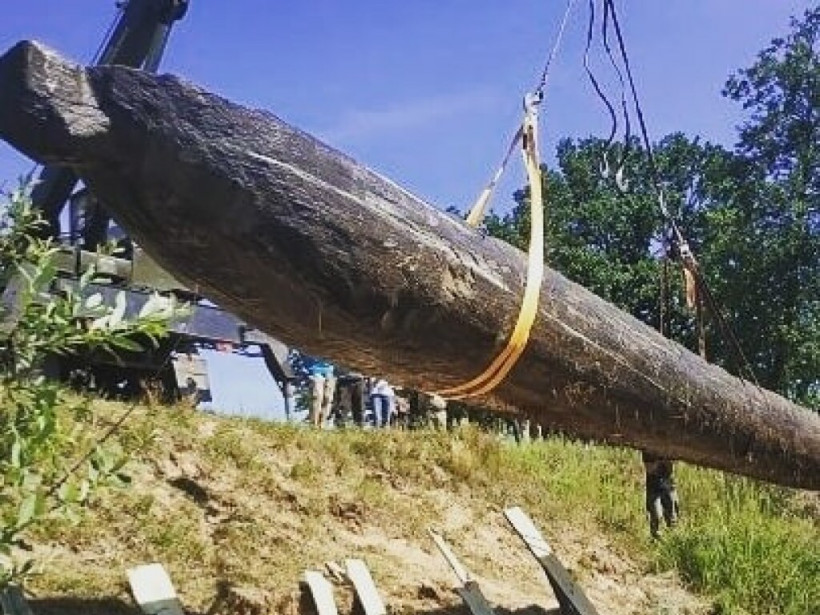 В реке на Житомирщине археологи обнаружили древнюю древлянскую лодку (ФОТО)