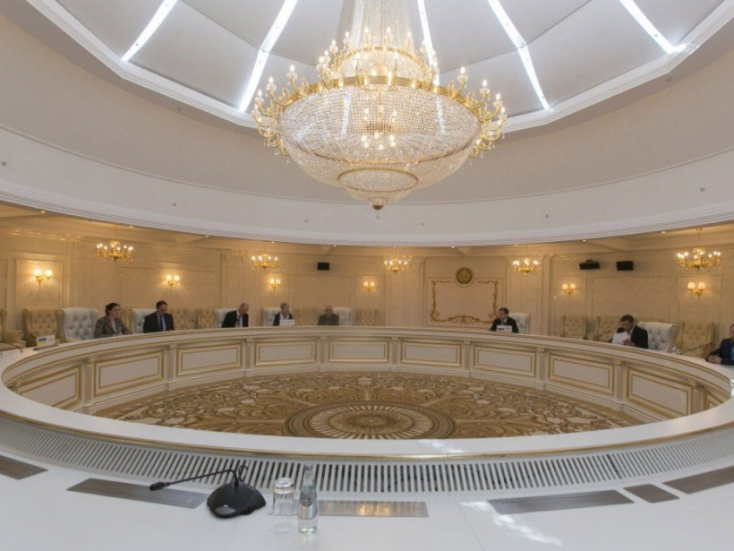 Что будет с Минскими переговорами по Донбассу: Украина ввела санкции против Беларуси