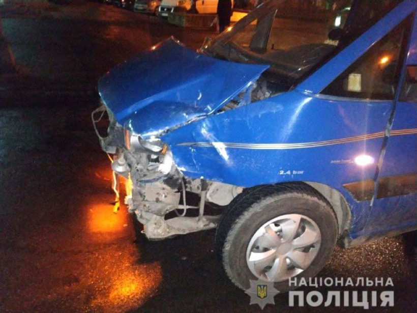 В Ровно рецидивист угнал авто и попал на нем в ДТП (ФОТО)
