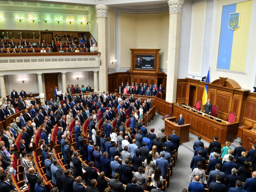Отмена неприкосновенности: Надолго ли Зеленский получил «крепостных» депутатов