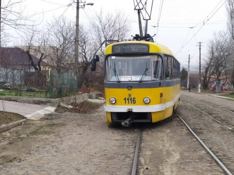 В Николаеве с рельсов <span id=