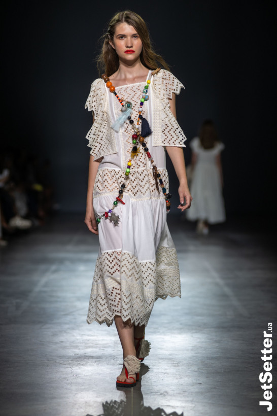 Юбки и блузы с макраме и кружевами: Новая коллекция украинского дизайнера впечатлила украинцев (ФОТО)