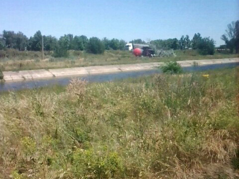На трассе под Мелитополем фура снесла столб (ФОТО)