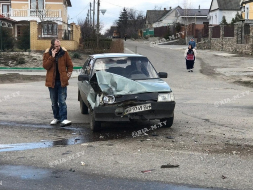 В Мелитополе столкнулись ВАЗ и «Таврия» (ФОТО)