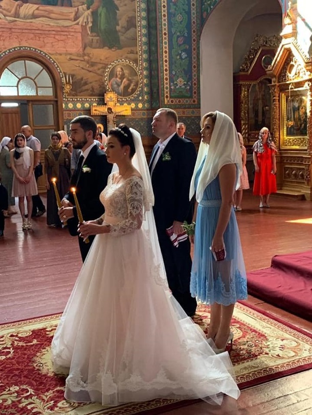 Анастасия Приходько опубликовала новые снимки со своего венчания (ФОТО)