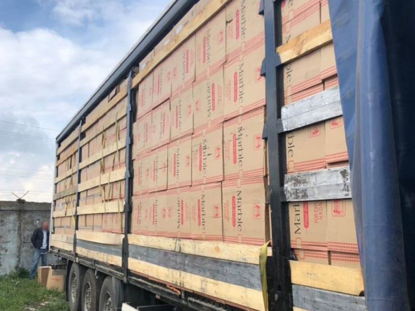Пограничники обнаружили под Одессой полмиллиона контрабандных пачек сигарет (ФОТО, ВИДЕО)