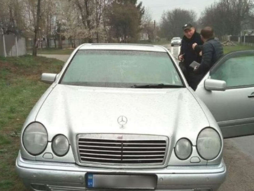 На Киевщине рецидивист угнал у 82-летнего старика Mercedes (ФОТО)
