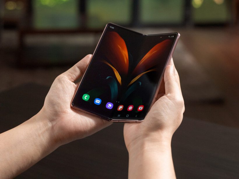 Samsung официально представил гибкий смартфон Galaxy Z Fold2 (ФОТО)