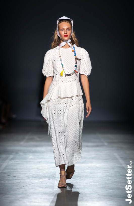 Юбки и блузы с макраме и кружевами: Новая коллекция украинского дизайнера впечатлила украинцев (ФОТО)