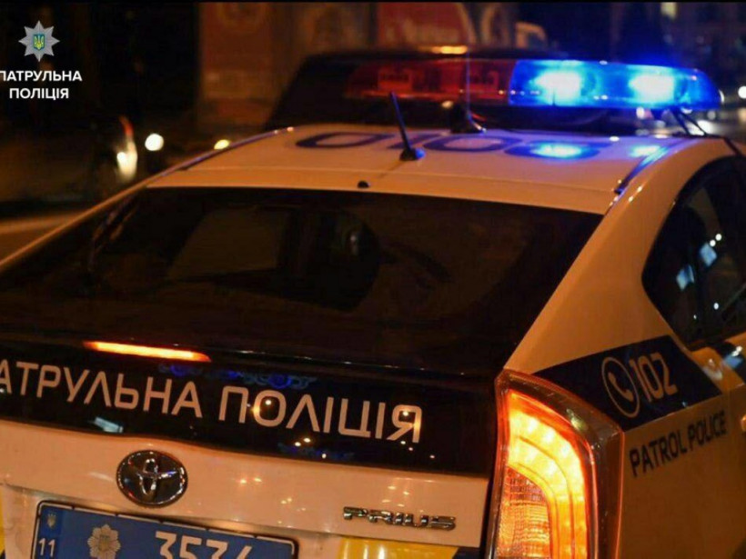 В Черновцах водитель BMW после нарушения ПДД выпил пиво на глазах у полицейских (ФОТО, ВИДЕО)