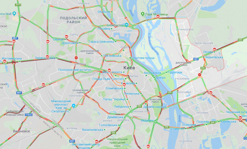 Утром в Киеве образовались многочисленные пробки (КАРТА)