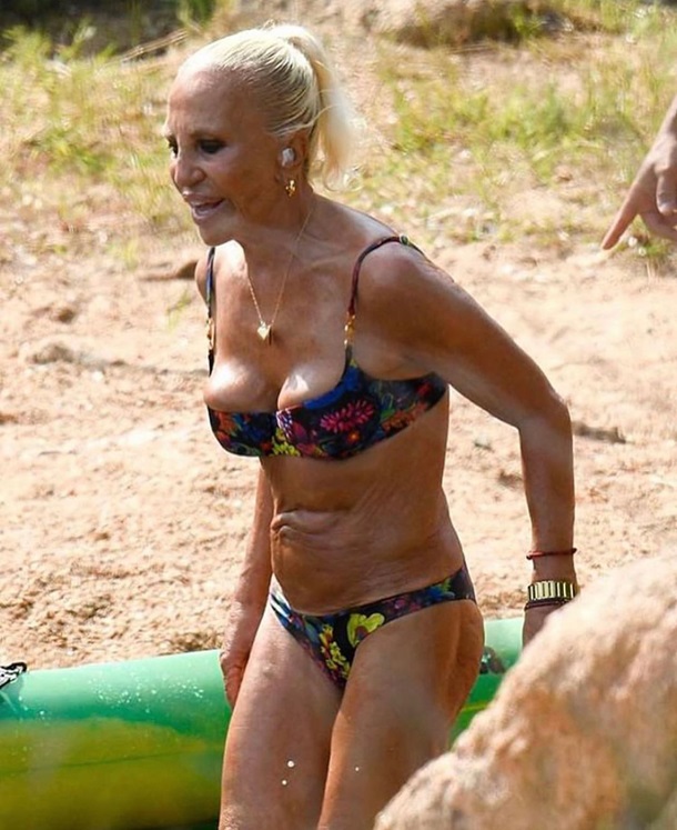 65-летняя Донателла Версаче в бикини вызвала шквал критики в Сети (ФОТО)