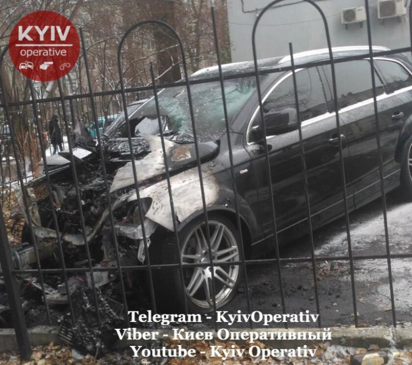 Был слышен взрыв: На столичной Шулявке на парковке дотла сгорел автомобиль (ФОТО)