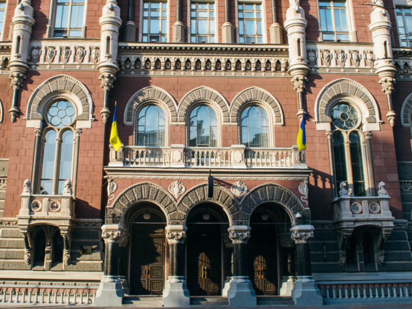  НБУ установил официальный курс на уровне 28,16 гривны за доллар