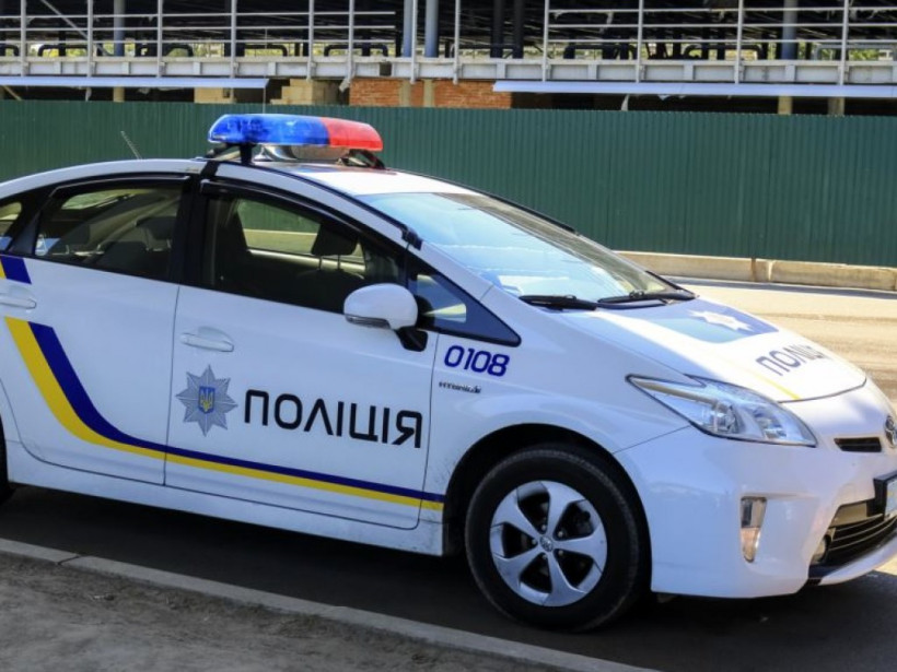 В столице «герой парковки» наехал полицейскому на ногу и сбежал с места ДТП