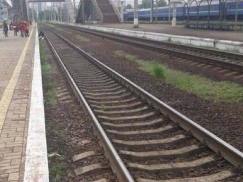 В Киеве поезд сбил насмерть парня <span id=