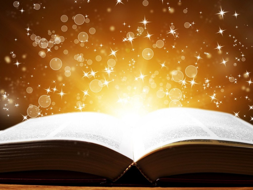 От трагического до смешного: ТОП-5 книг о пожарах, магии и литературных аферистах