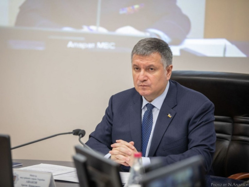 Аваков назвал условия для введения штрафов за уличные прогулки во время карантина