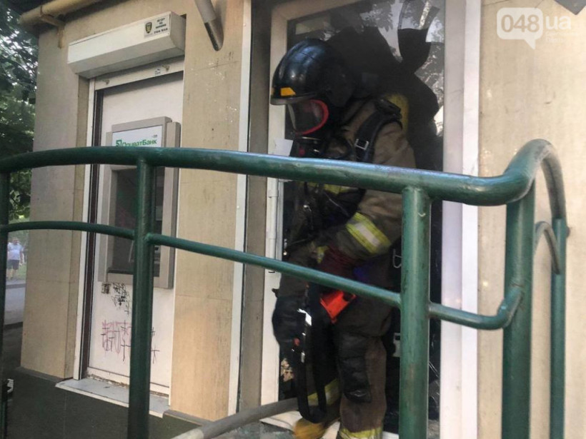 В Одессе произошел пожар в здании «ПриватБанка» (ФОТО)