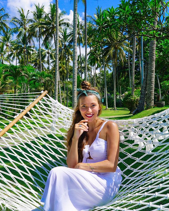 Регина Тодоренко порадовала фанатов жаркими фото с отдыха на Бали