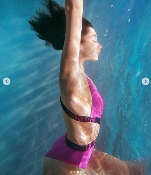 «Это рай»: супермодель Белла Хадид позировала в изящной одежде под водой (ФОТО)