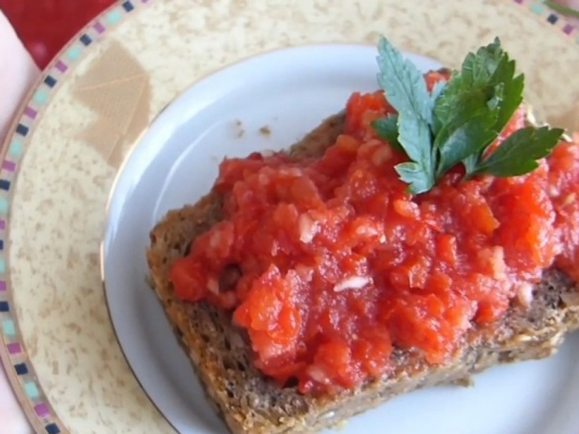 Рецепт дня: острая аджика с яблоками