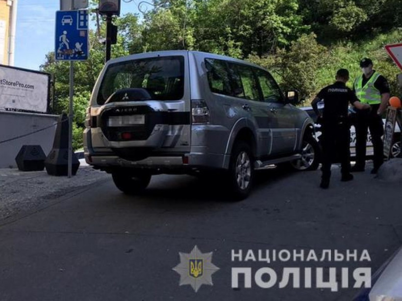 Пьяный киевлянин попытался угнать машину посла (ФОТО)