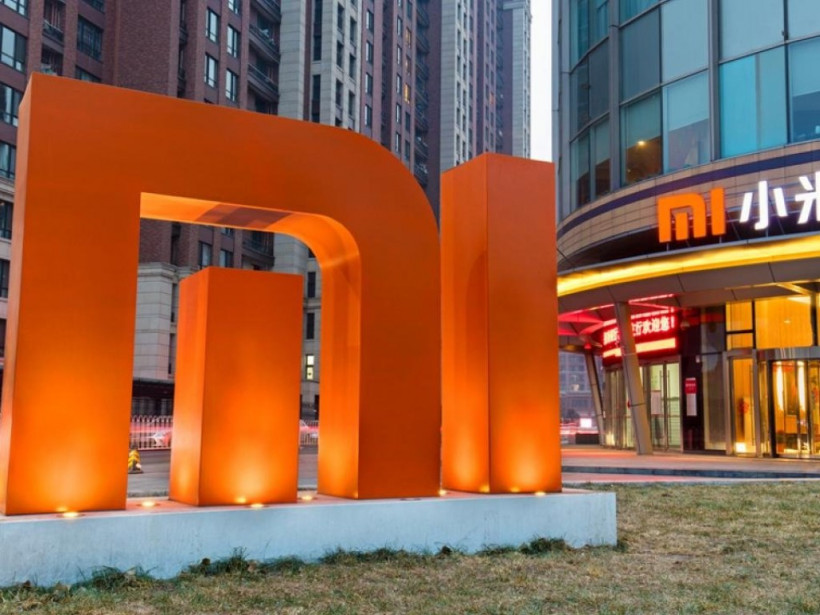 Xiaomi разработала патент для смартфона со спрятанной под дисплеем фронтальной камерой (ФОТО)