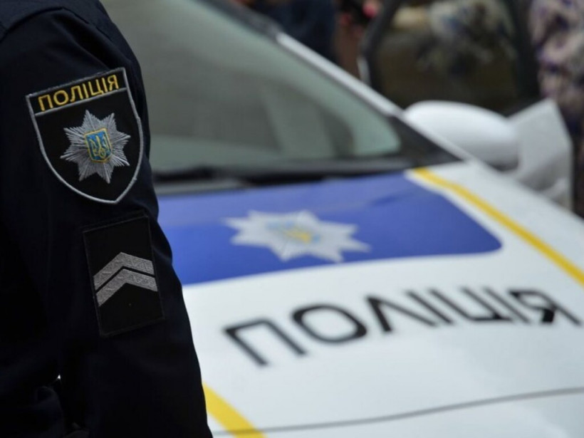 В Киеве пьяная девушка набросилась на патрульную и избила ее В Киеве пьяная девушка набросилась на патрульную и избила ее