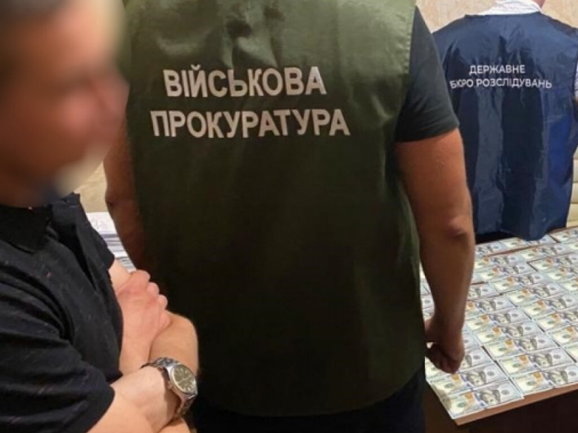 Полицейского задержали при вымогательстве взятки у бизнесмена (ФОТО)