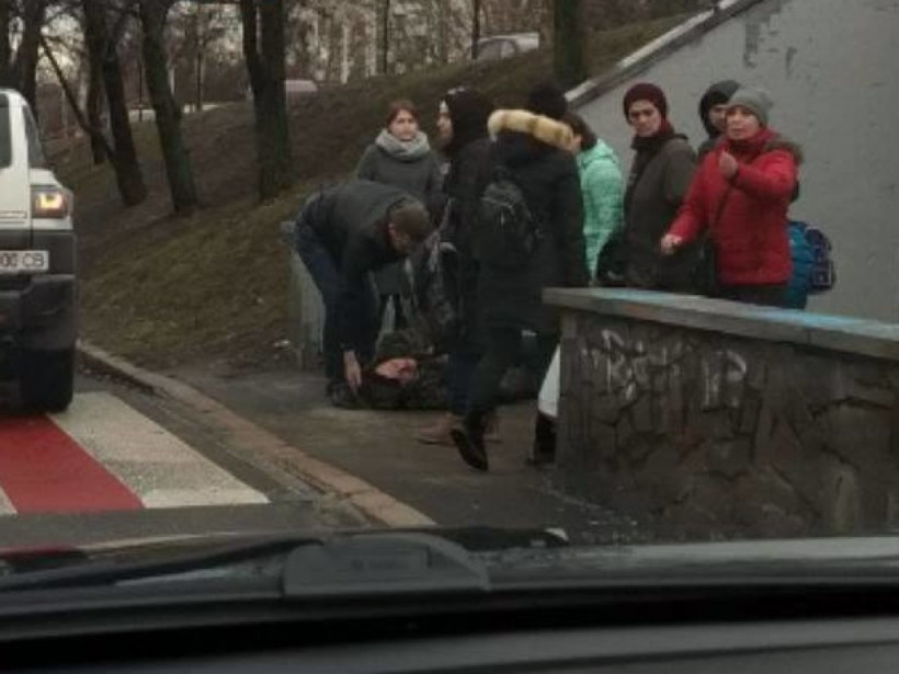 ДТП на зебре: в Голосеево в Киеве внедорожник сбил мужчину (ФОТО)