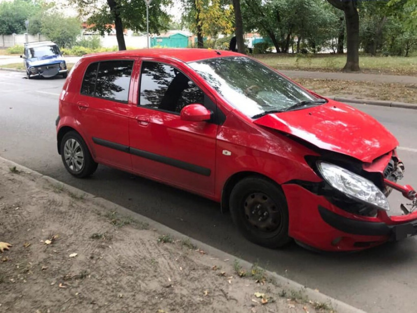 В Харькове столкнулись ВАЗ и Hyundai: водители отказались от оформления ДТП (ФОТО)