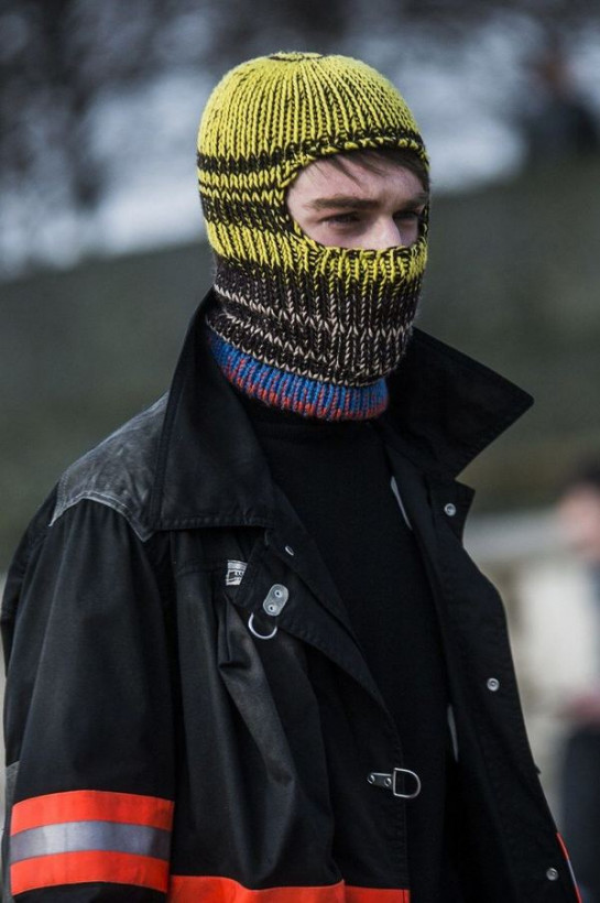 Шапки-шлемы, шарфы и муфты: Лучшие аксессуары для зимы (ФОТО)
