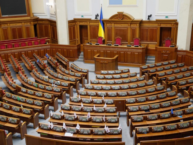 Рада приняла закон, разрешающий выпускникам из ОРДЛО поступать в вузы без ВНО