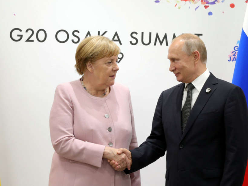 Меркель приедет в Россию по приглашению Путина