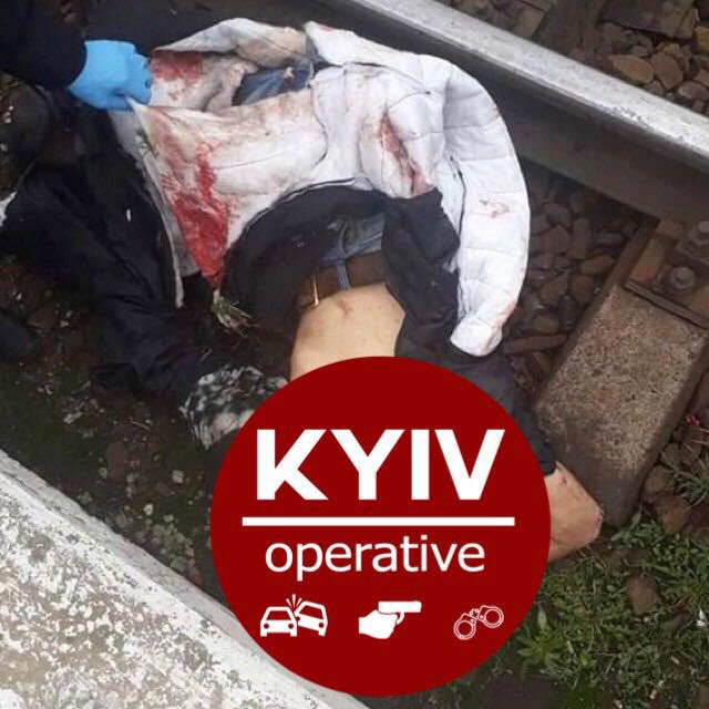 В Киеве поезд сбил насмерть парня на Саперно-Слободской (ФОТО) 
