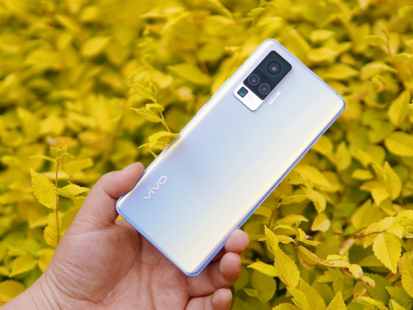 Vivo представил новый смартфон X50 Pro с гигантской камерой и функцией 5G (ФОТО)