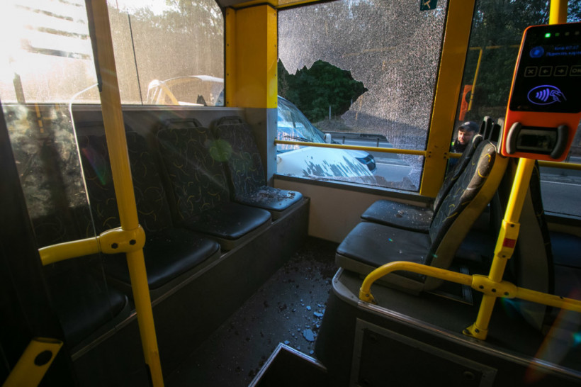 В Киеве произошло ДТП с троллейбусом: в общественный транспорт с пассажирами врезалась «Газель» (ФОТО)