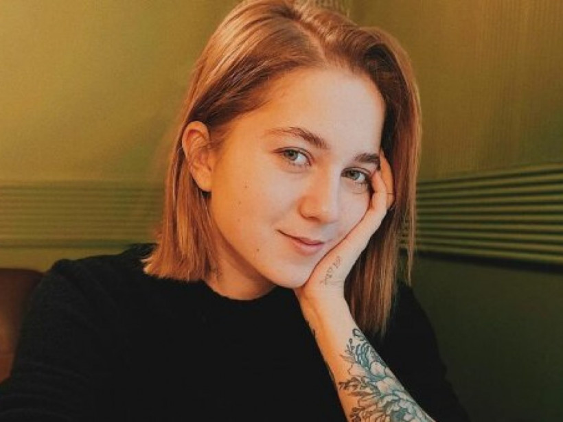 22-летняя падчерица Потапа похвасталась стройной фигурой в ретро-купальнике (ФОТО)
