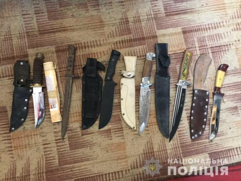 В Киеве поймали банду грабителей, отбиравших у людей деньги в масках и париках (ФОТО, ВИДЕО)