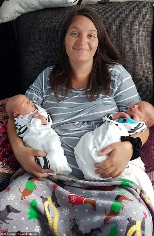 Жительница Британии родила двойню спустя три года после смерти мужа (ФОТО)