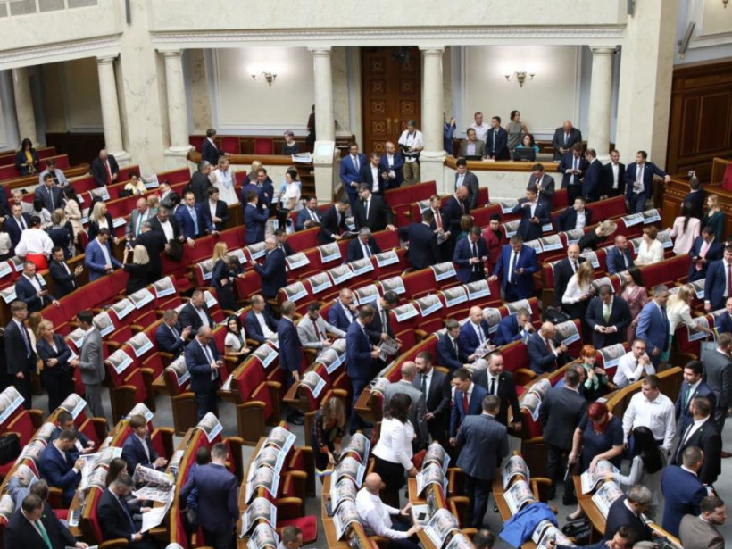 Снятие депутатской неприкосновенности может привести к узурпации власти - юрист