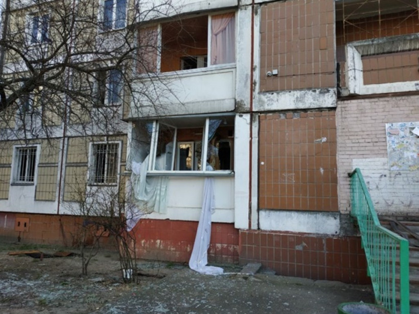 В киевской многоэтажке пожар спровоцировал взрыв (ФОТО)
