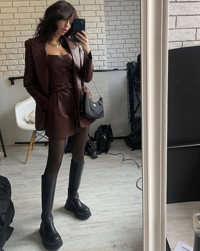 Кожаные платье и пиджак: Надя Дорофеева показала стильный осенний образ (ФОТО)
