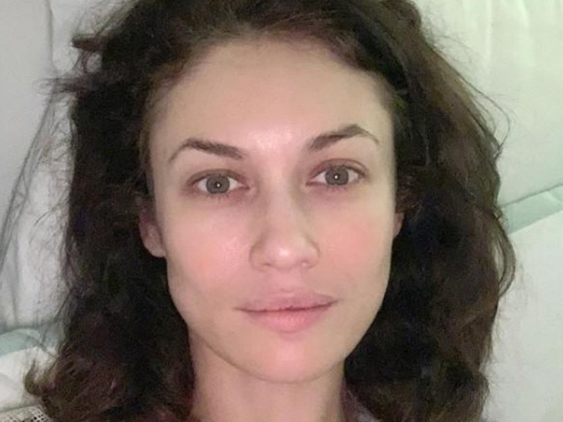 «Девушка Джеймса Бонда» показала свой карантин и фото без макияжа