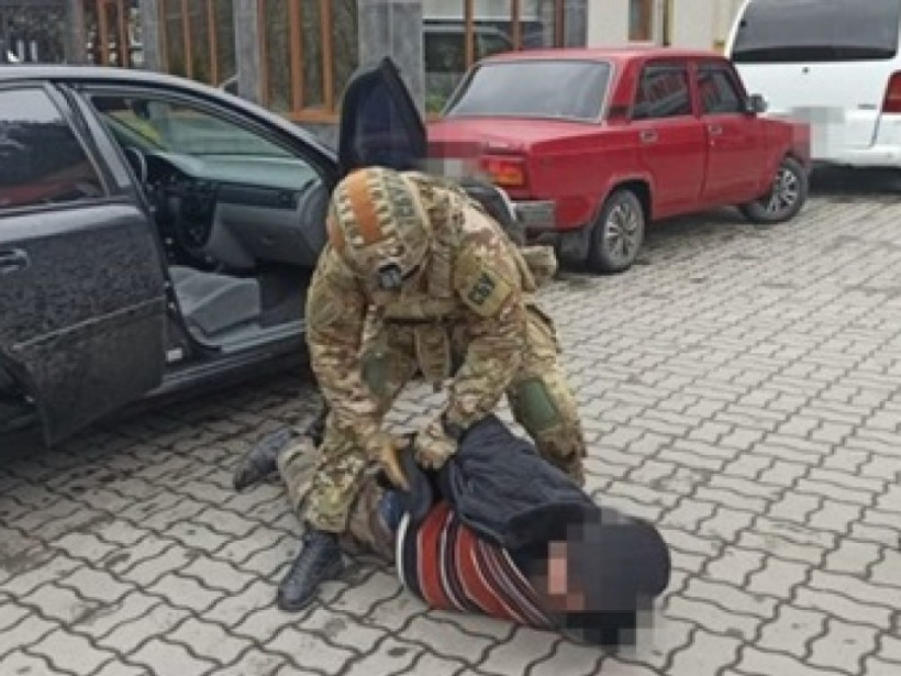 Сотрудник национального парка попался на торговле оружием (ФОТО)