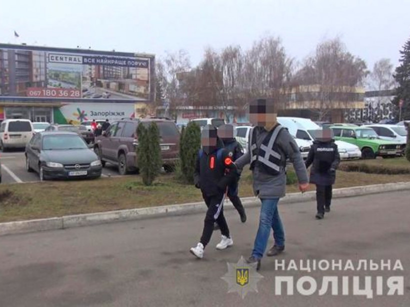 В Запорожье задержали 24-летнюю сутенершу, которая хотела вывезти за границу несовершеннолетнюю девочку (ФОТО, ВИДЕО)