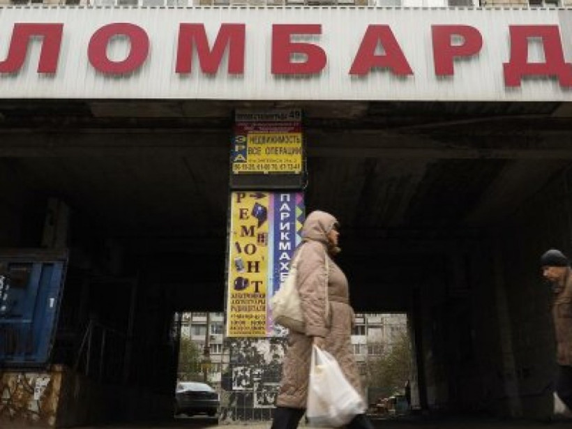 Безработица растет: Вместо выплат, Кабмин открыл ломбарды